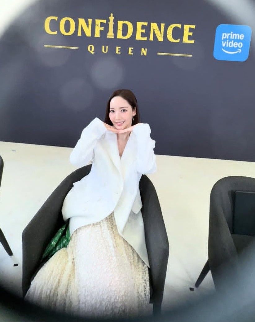 Behind-the-scenes cut of Park Minyoung