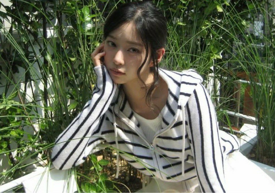 Behind-the-scenes cut of Kim Minju