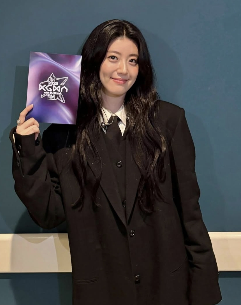 Behind-the-scenes cut of Nam Jihyeon