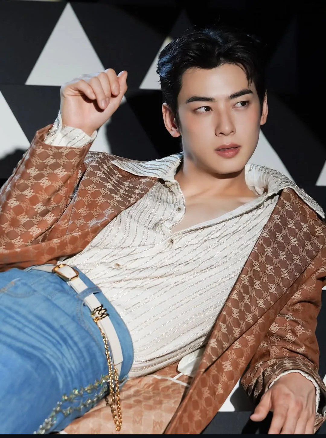 A moment captured by a fan of Cha Eunwoo