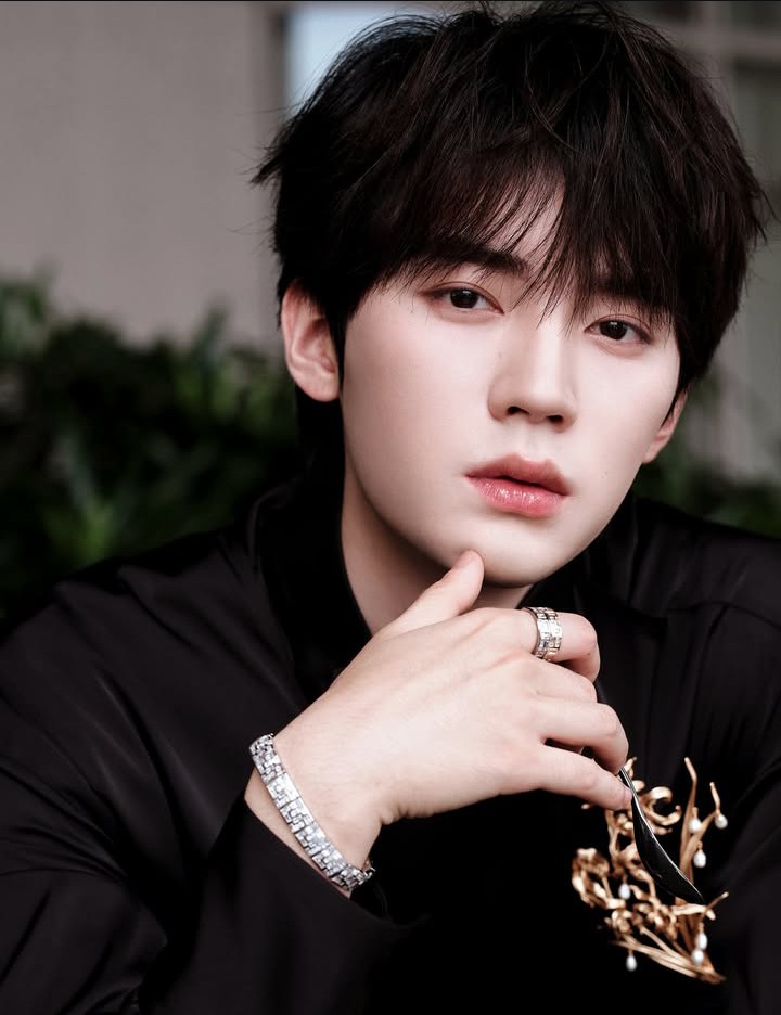 Behind-the-scenes cut of Zhou Yiran