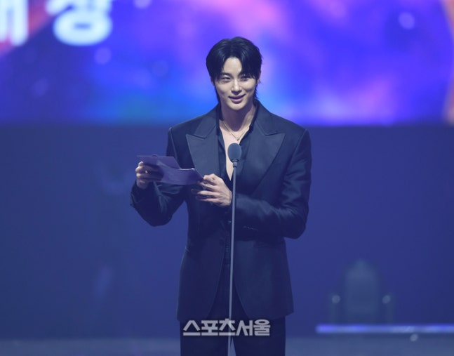 A moment captured by a fan of Byeon Wooseok