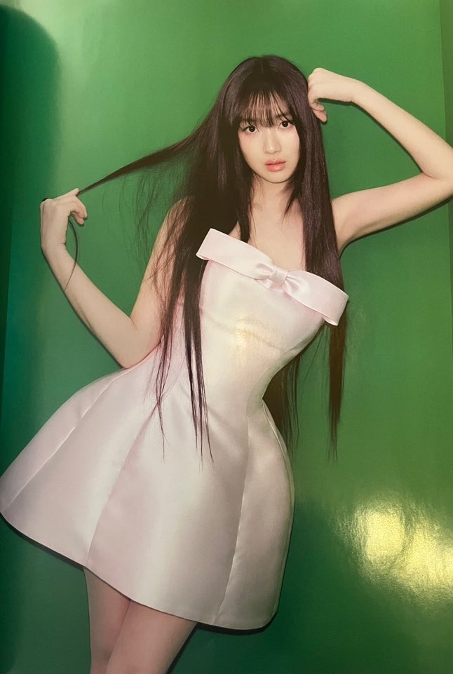 Behind-the-scenes cut of Kim Hyeyoon