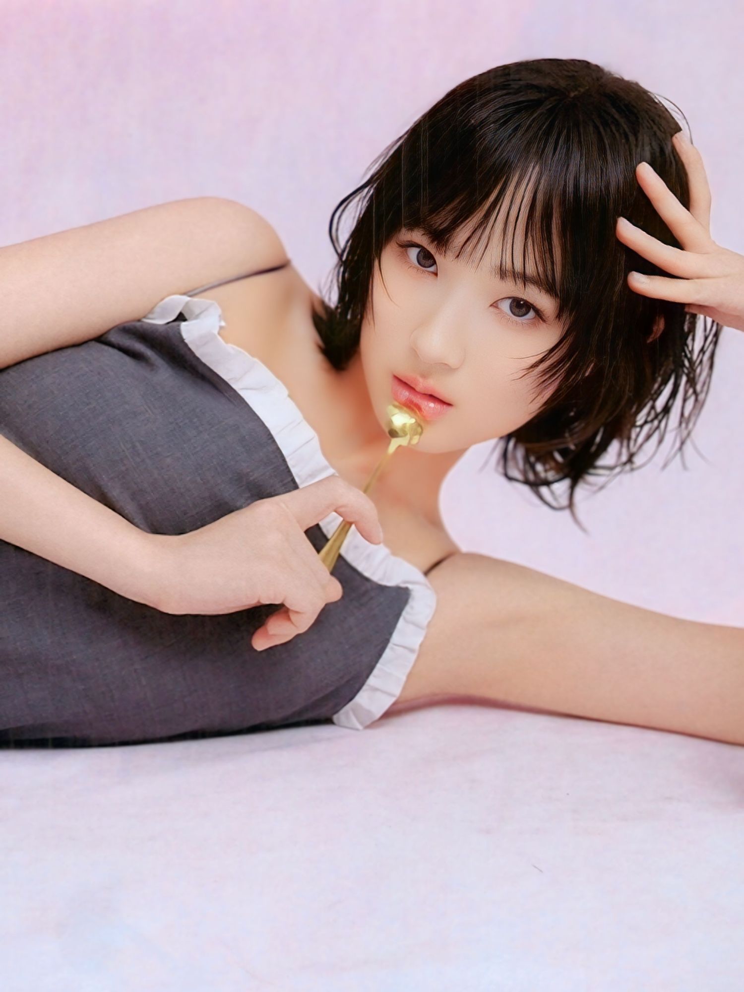 Behind-the-scenes cut of Kim Hyeyoon