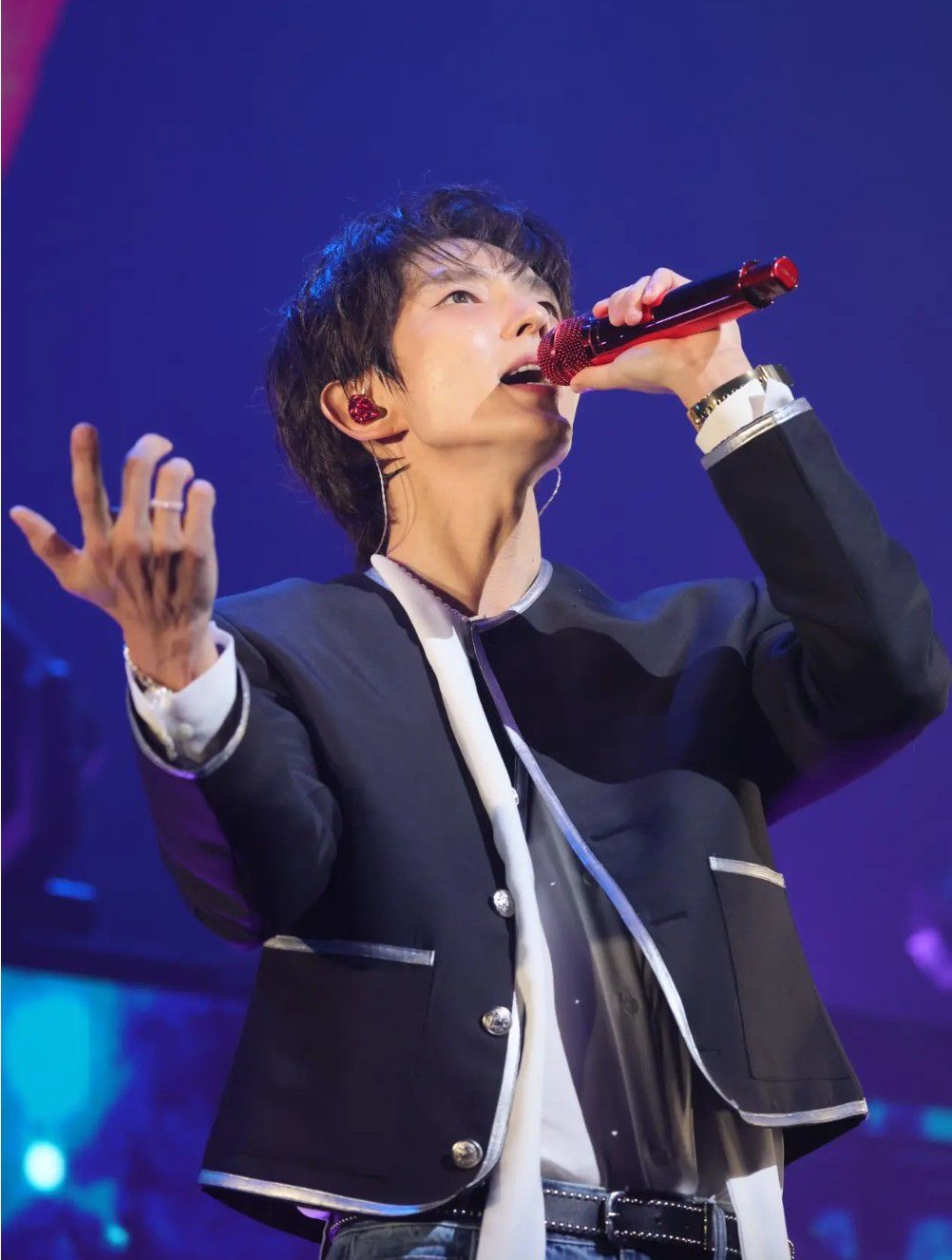 Behind-the-scenes cut of Lee Joongi