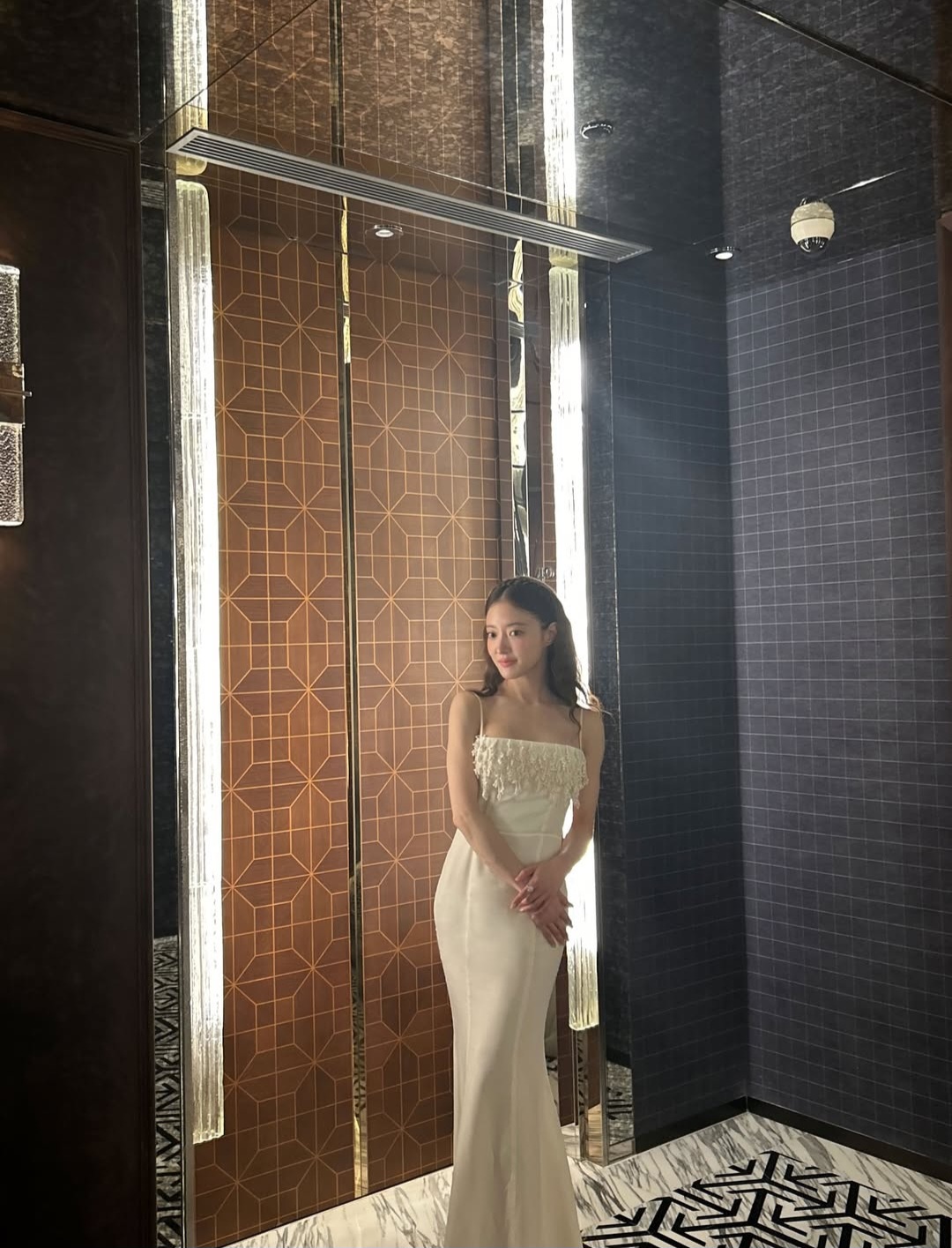 Behind-the-scenes cut of Lee Seyoung