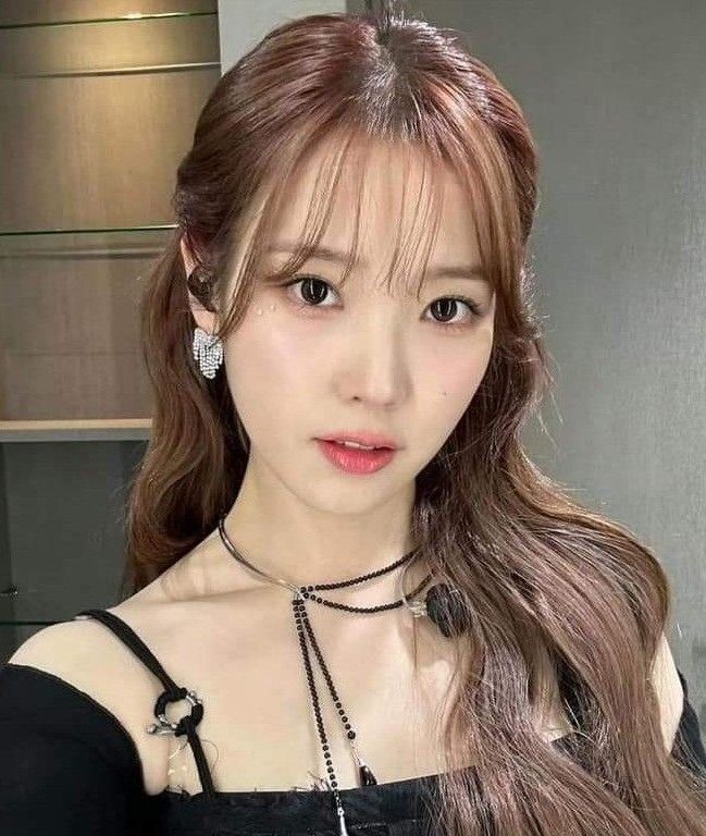 Behind-the-scenes cut of IU