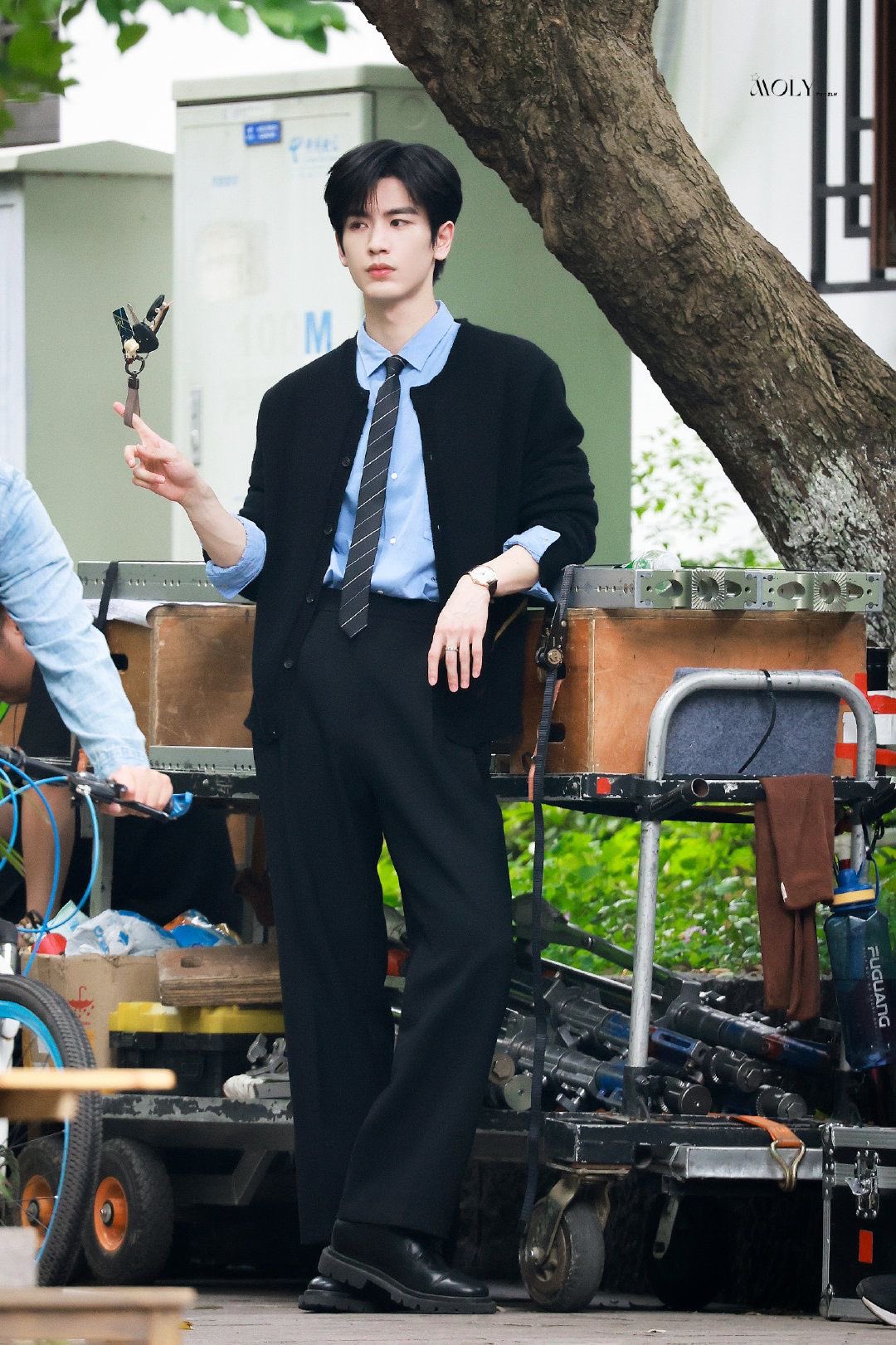 Behind-the-scenes cut of Zhang Linghe