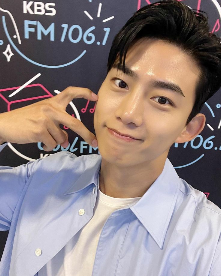 Behind-the-scenes cut of Taecyeon