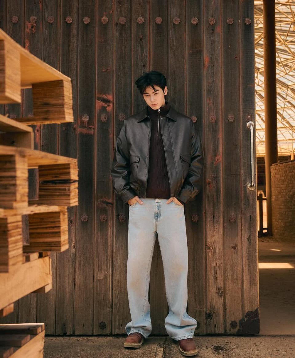 Behind-the-scenes cut of Cha Eunwoo