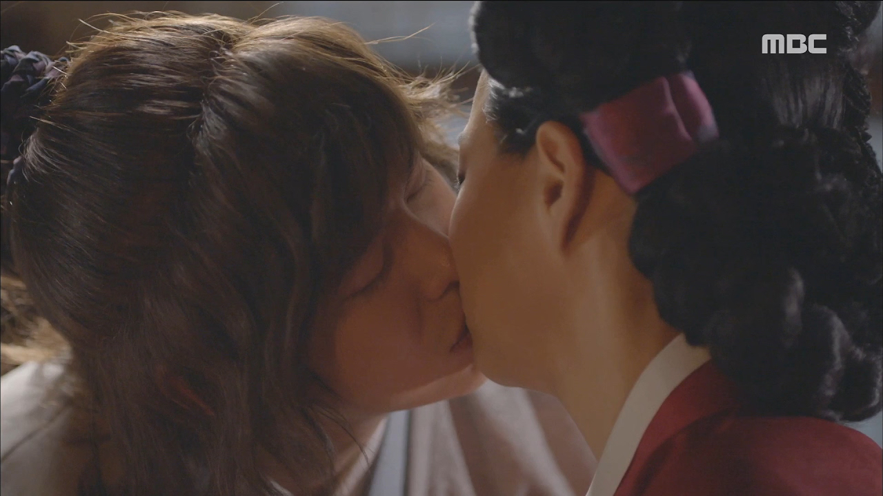 Behind-the-scenes cut of Yoon Kyunsang