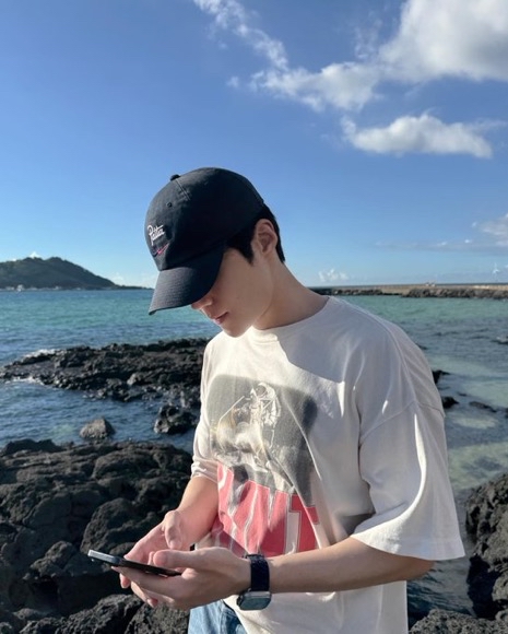 Behind-the-scenes cut of Kim Seonho