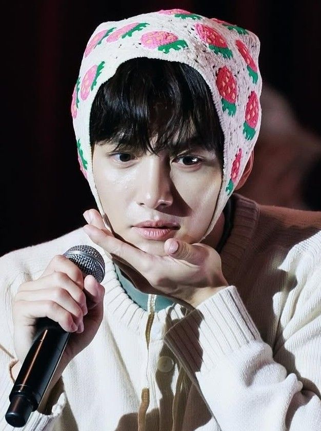 Behind-the-scenes cut of Ji Changwook