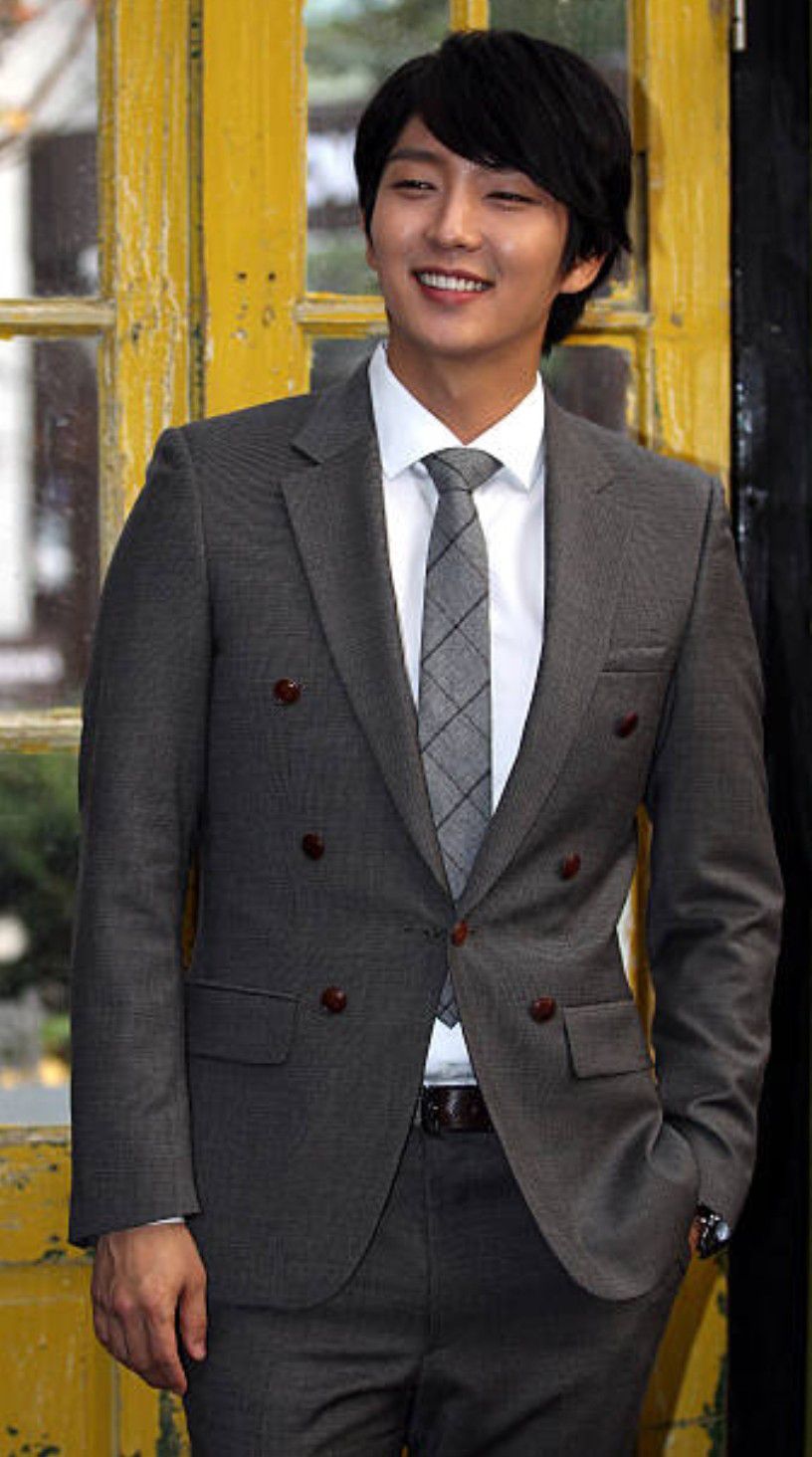 A moment captured by a fan of Lee Joongi