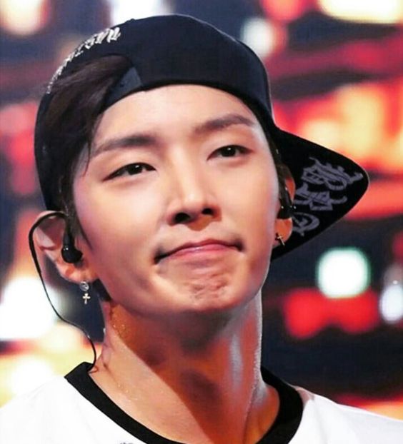 Behind-the-scenes cut of Lee Joongi