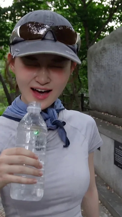 A moment captured by a fan of Kim Dahyun