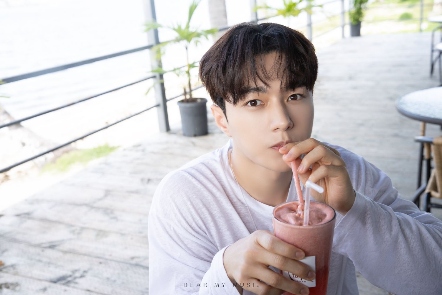 Recent activity shot of Kim Myungsoo (L)
