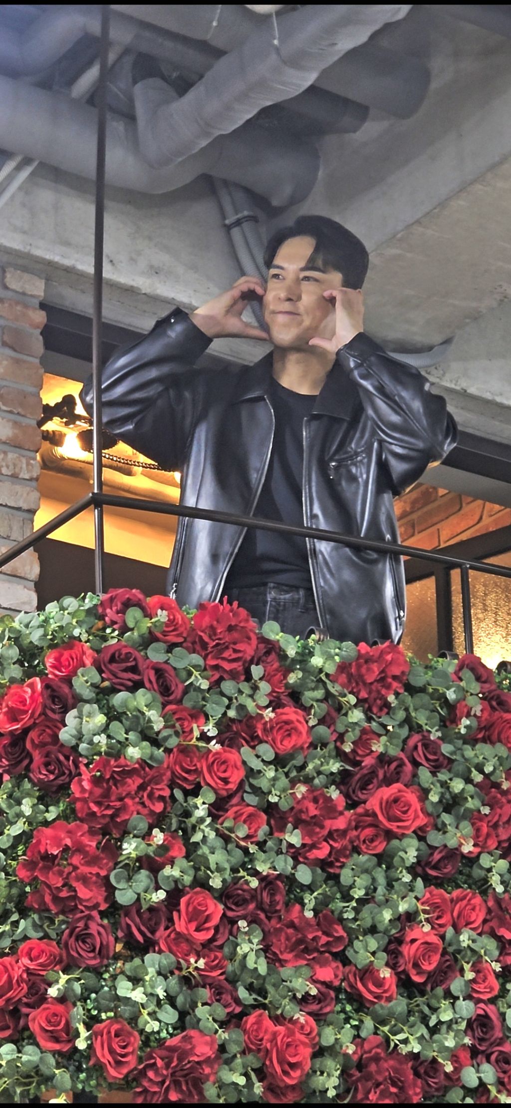 Emotional wallpaper shared by fans for Jang Minho