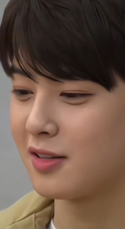 Latest photo of Cha Eunwoo