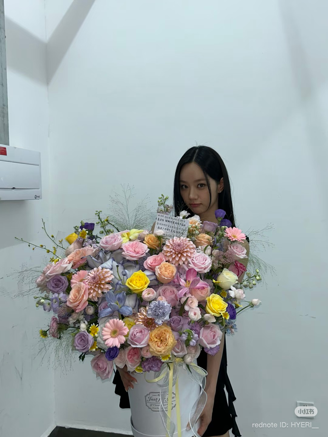Behind-the-scenes cut of Hyeri