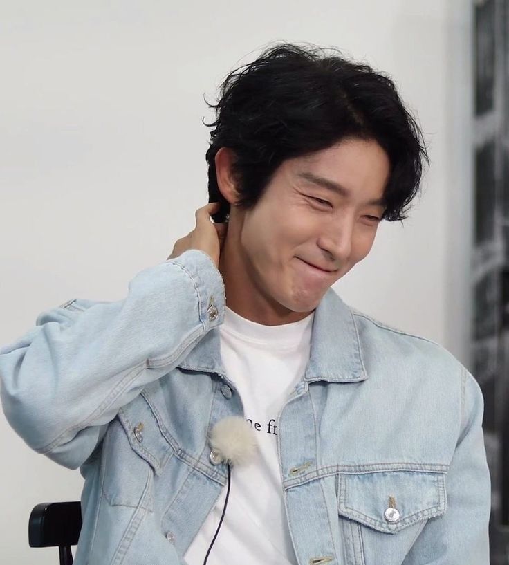 A moment captured by a fan of Lee Joongi