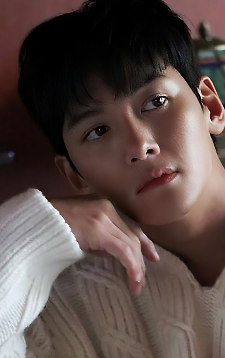 Behind-the-scenes cut of Ji Changwook