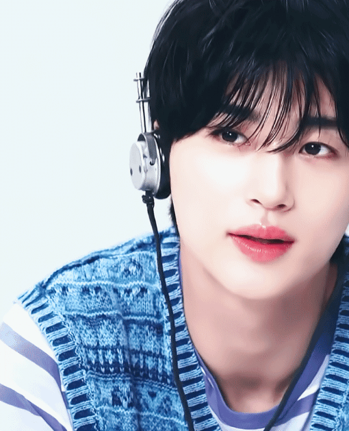 Behind-the-scenes cut of Byeon Wooseok