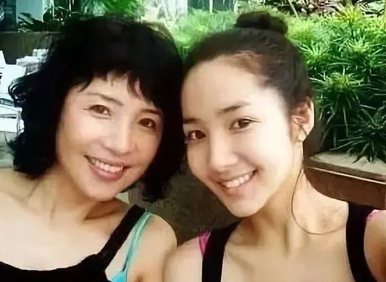 Recent activity shot of Park Minyoung