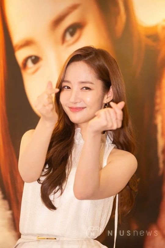 Behind-the-scenes cut of Park Minyoung