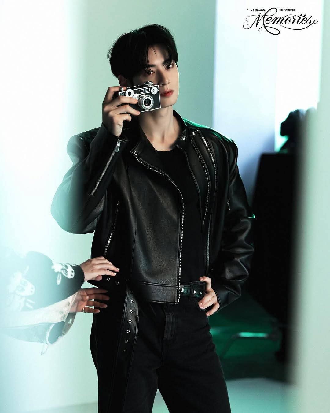 Behind-the-scenes cut of Cha Eunwoo