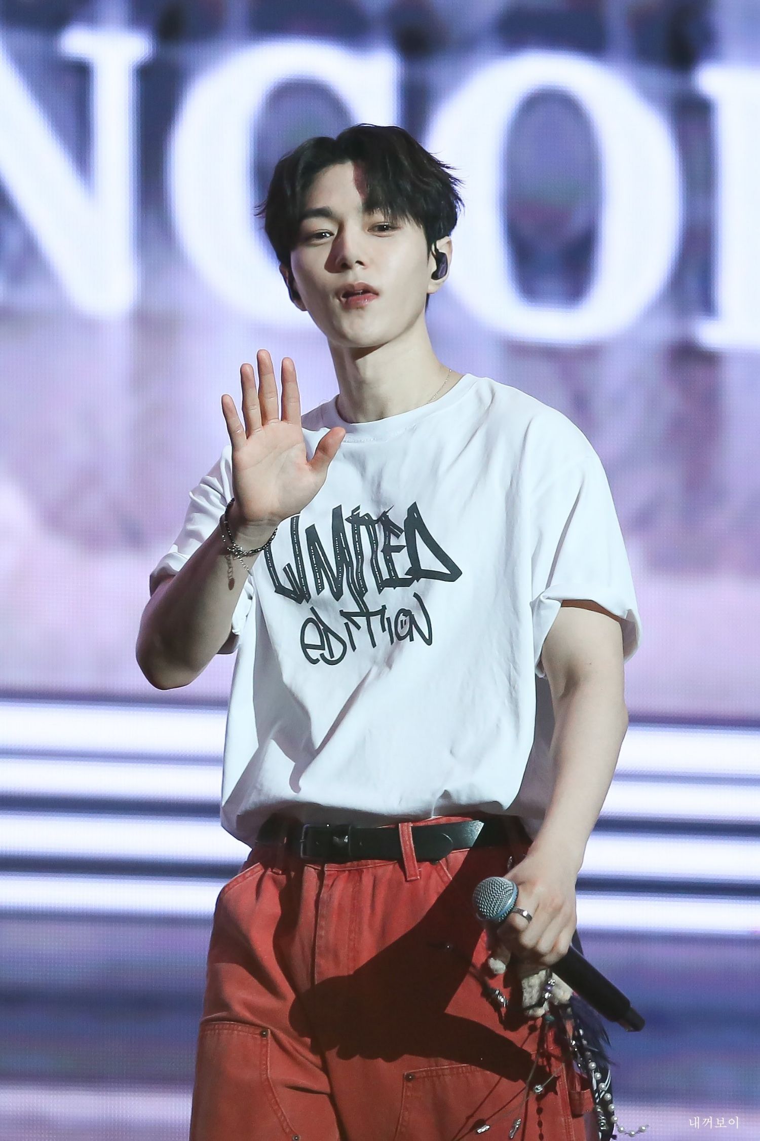 Recent activity shot of Kim Myungsoo (L)