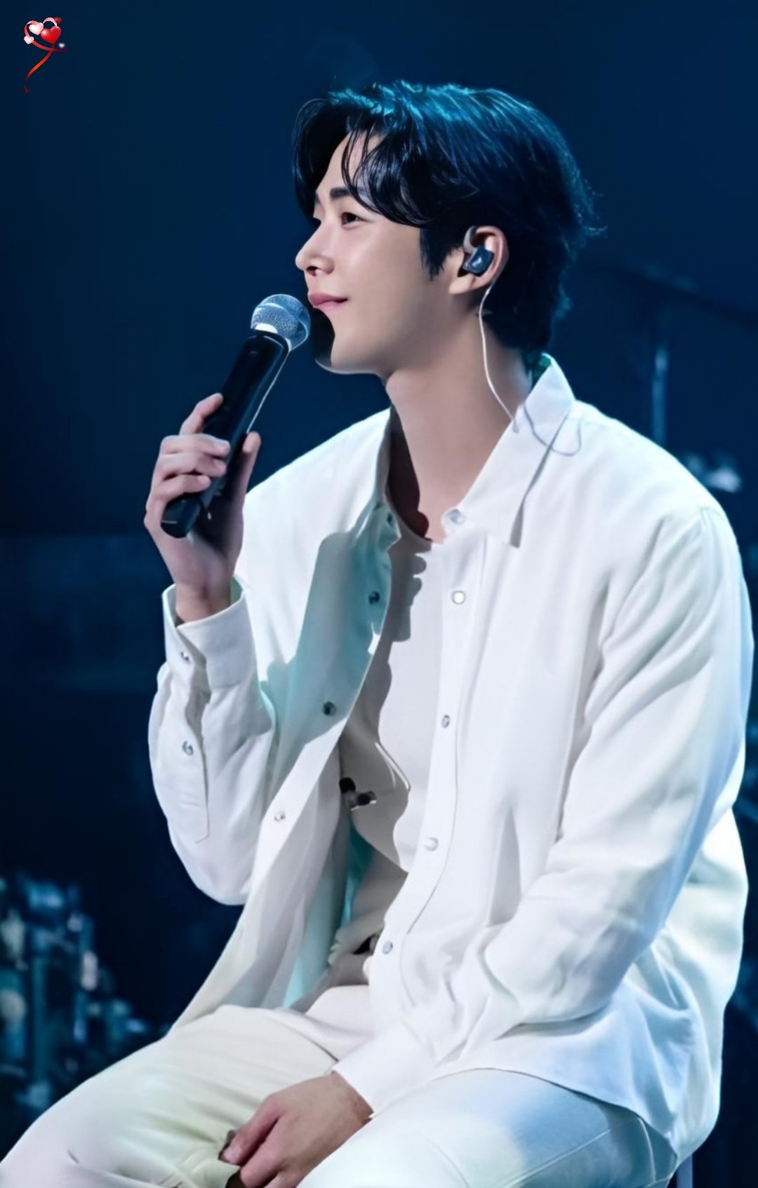 A moment captured by a fan of Rowoon