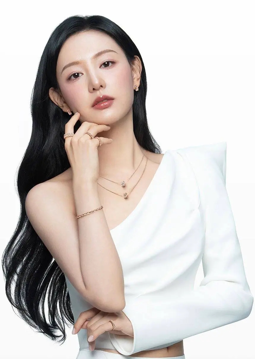 Recent activity shot of Kim Jiwon