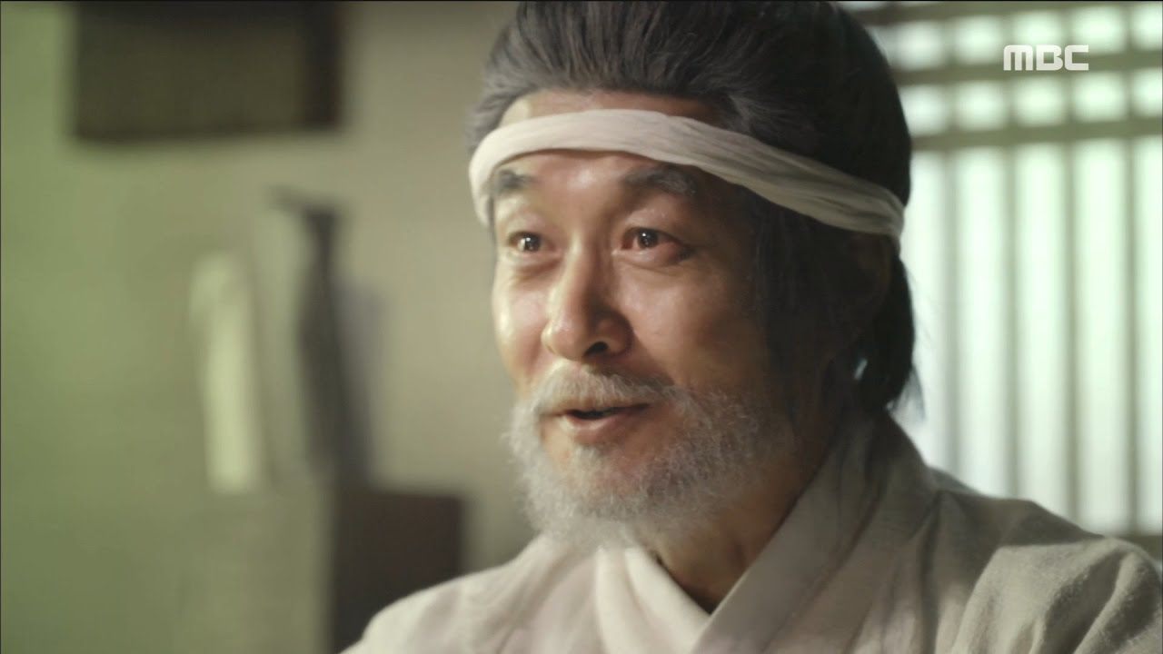 Recent activity shot of Yoon Kyunsang