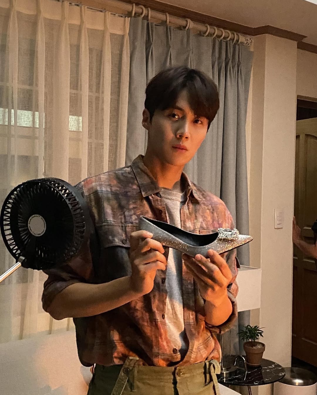 Behind-the-scenes cut of Kim Seonho