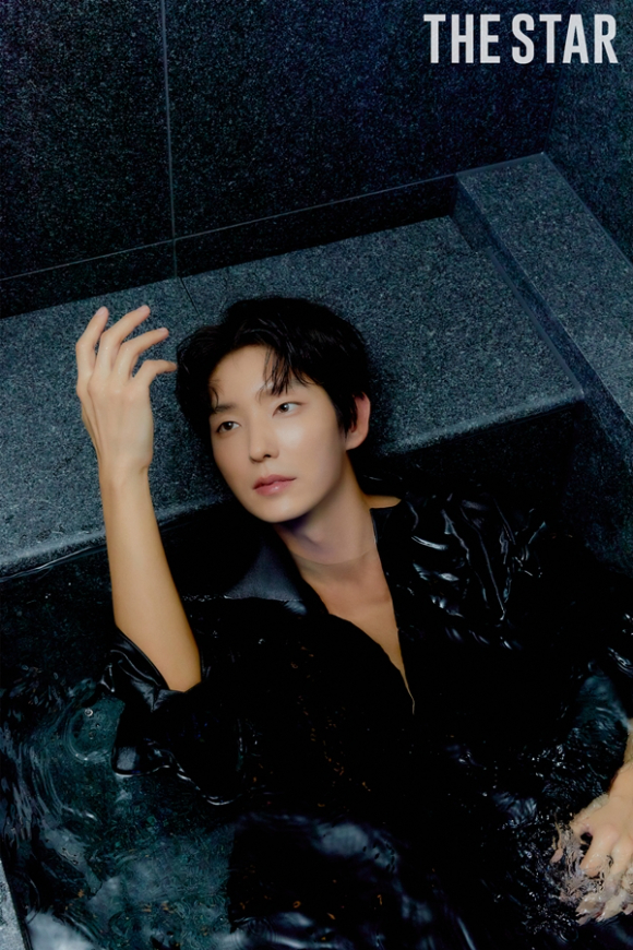 A moment captured by a fan of Lee Joongi