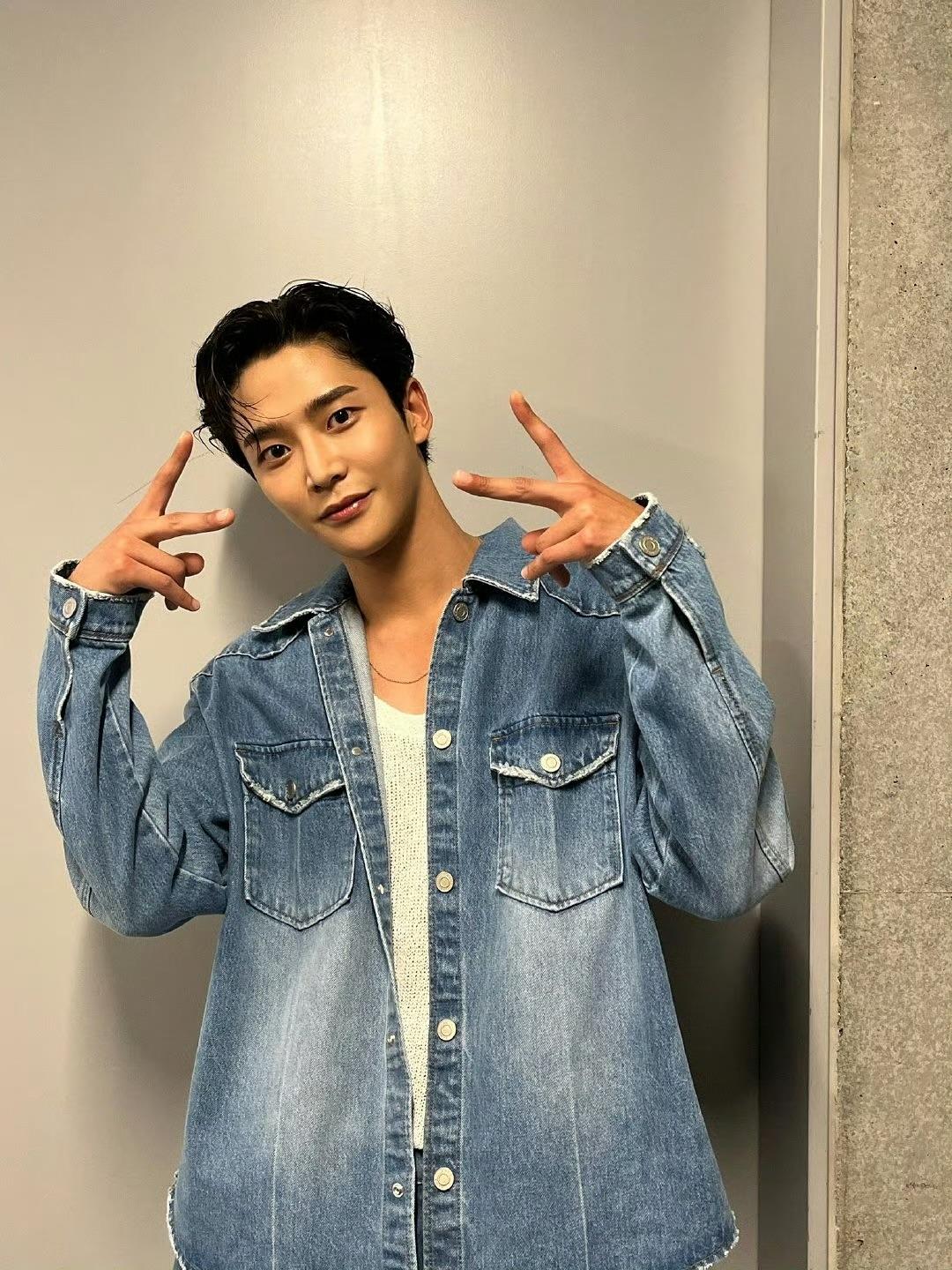 Behind-the-scenes cut of Rowoon