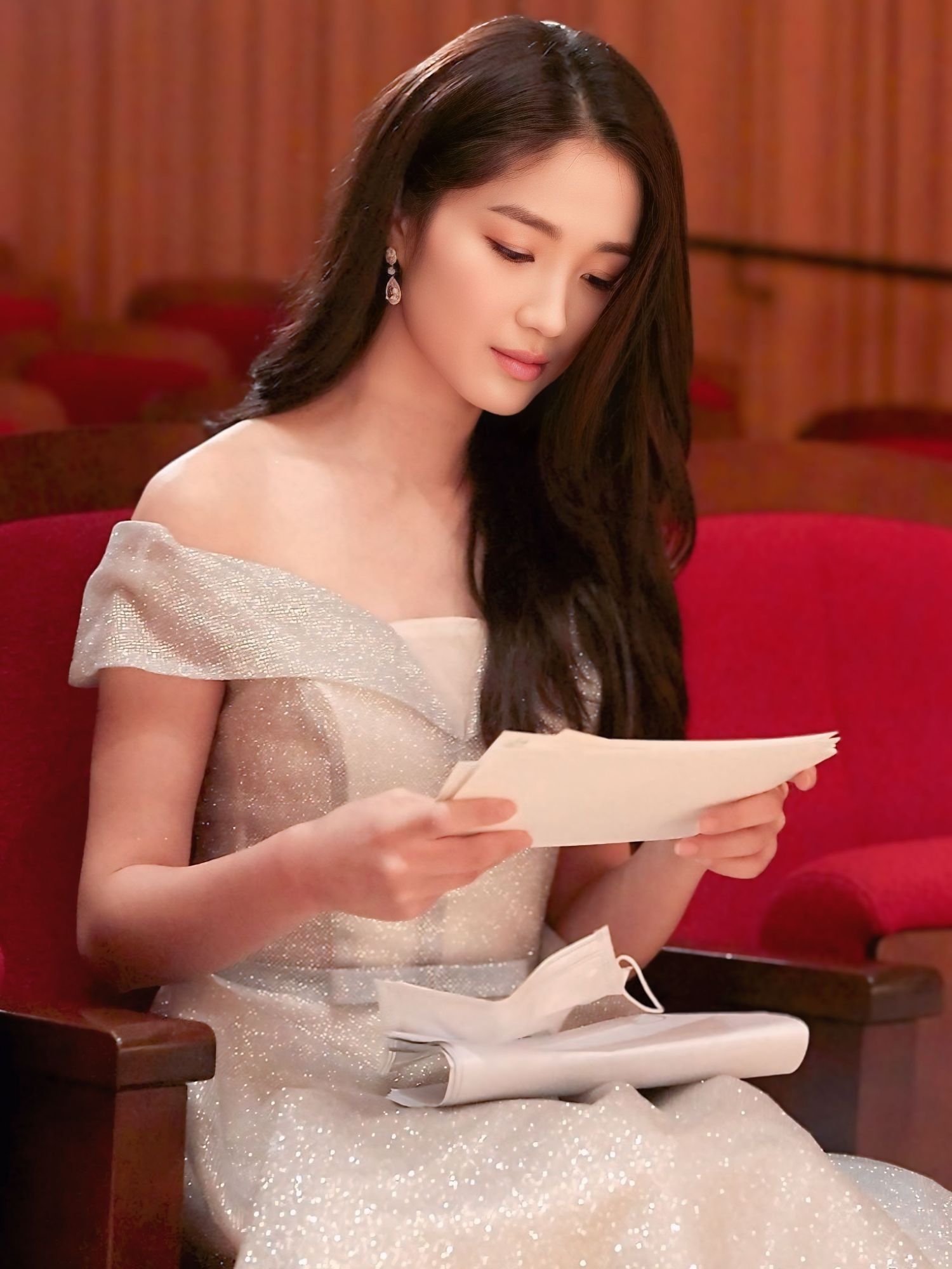 Behind-the-scenes cut of Kim Hyeyoon