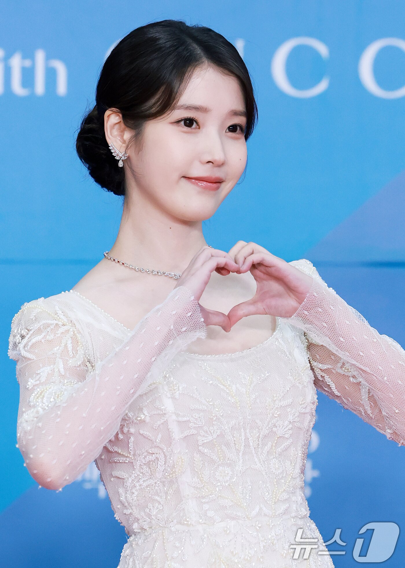 Behind-the-scenes cut of IU