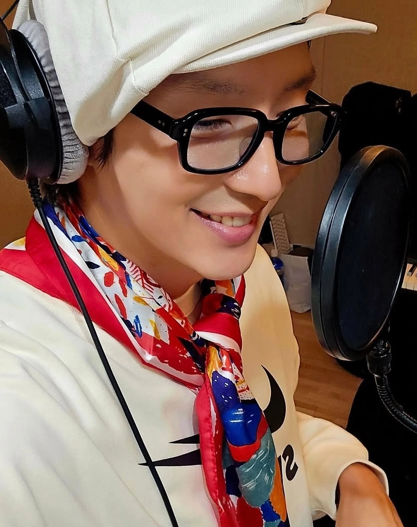 Behind-the-scenes cut of Lee Joongi
