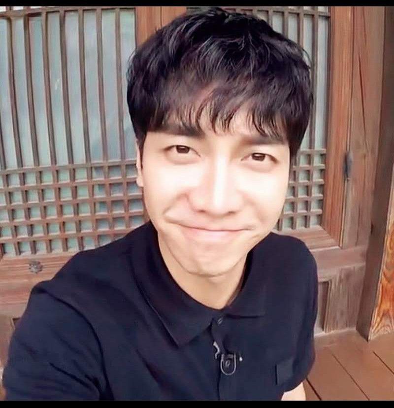 Momen yang diabadikan oleh penggemar Lee Seunggi