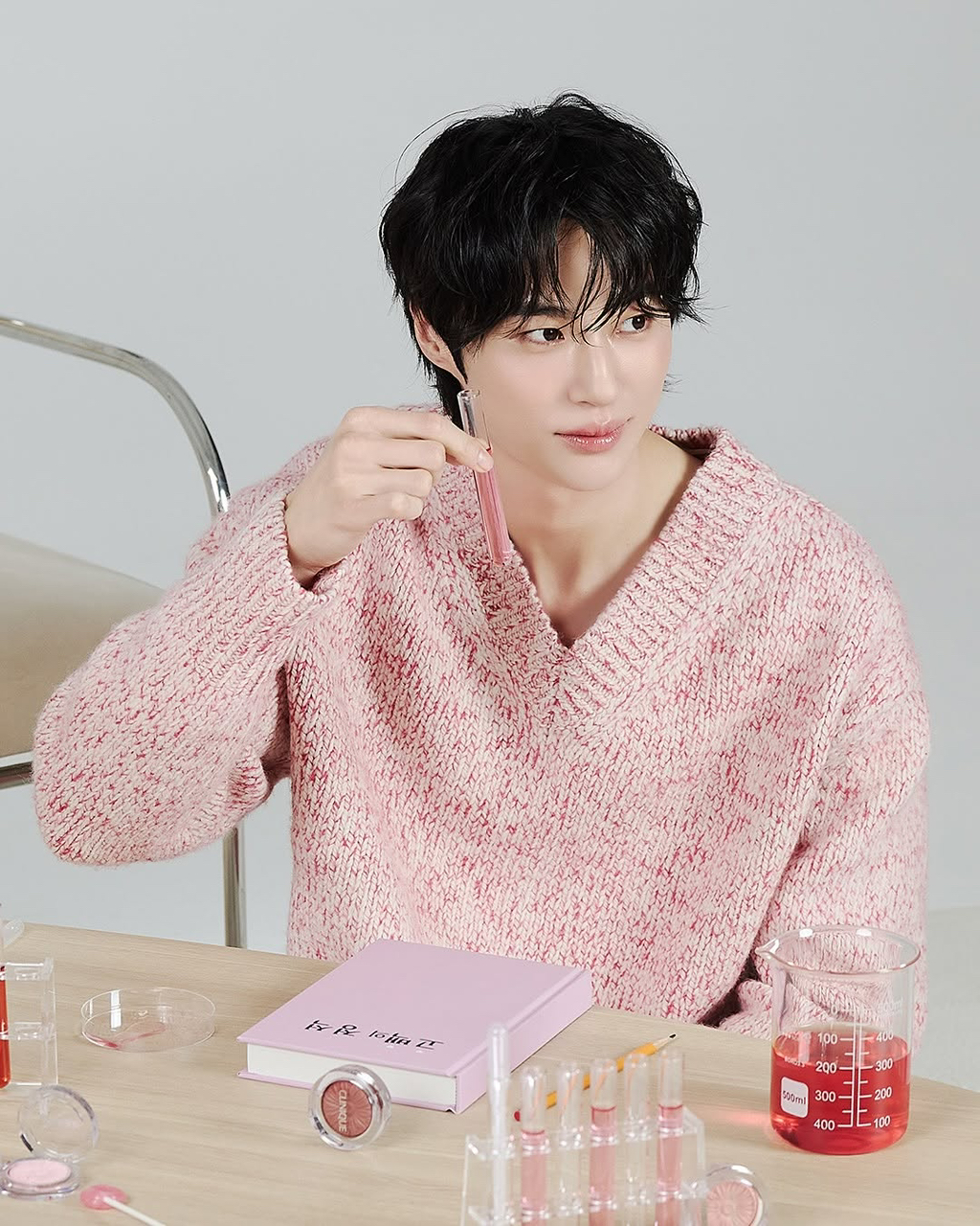Behind-the-scenes cut of Byeon Wooseok