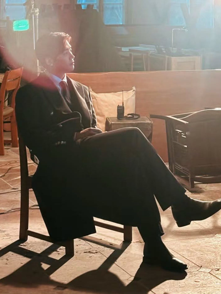 로운의 비하인드 컷