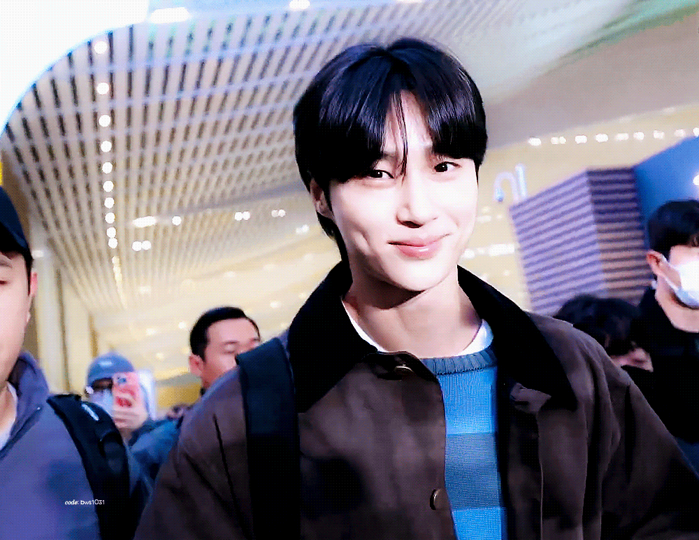 Behind-the-scenes cut of Byeon Wooseok