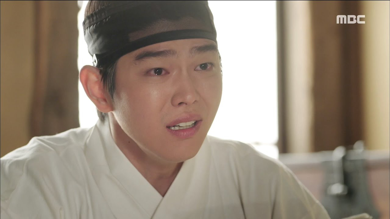 A moment captured by a fan of Yoon Kyunsang