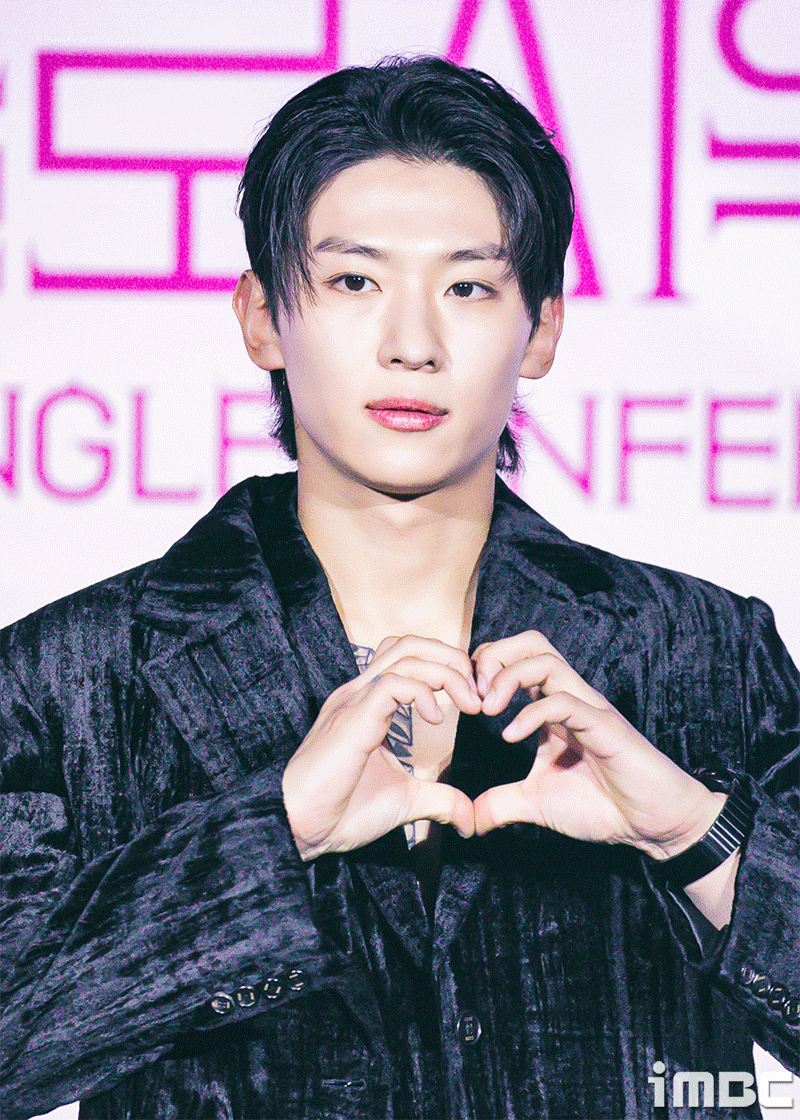 Behind-the-scenes cut of Dex