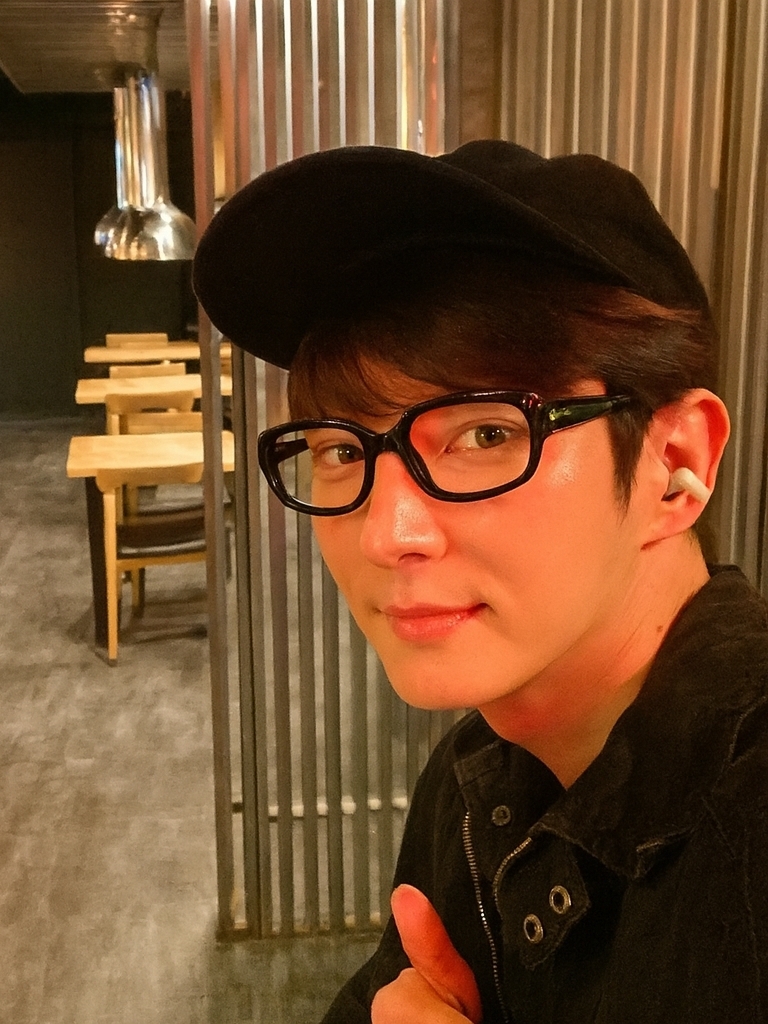 Behind-the-scenes cut of Lee Joongi