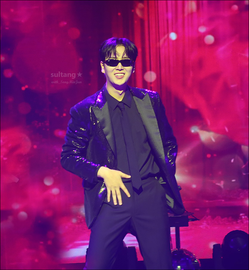 A moment captured by a fan of Song Minjun