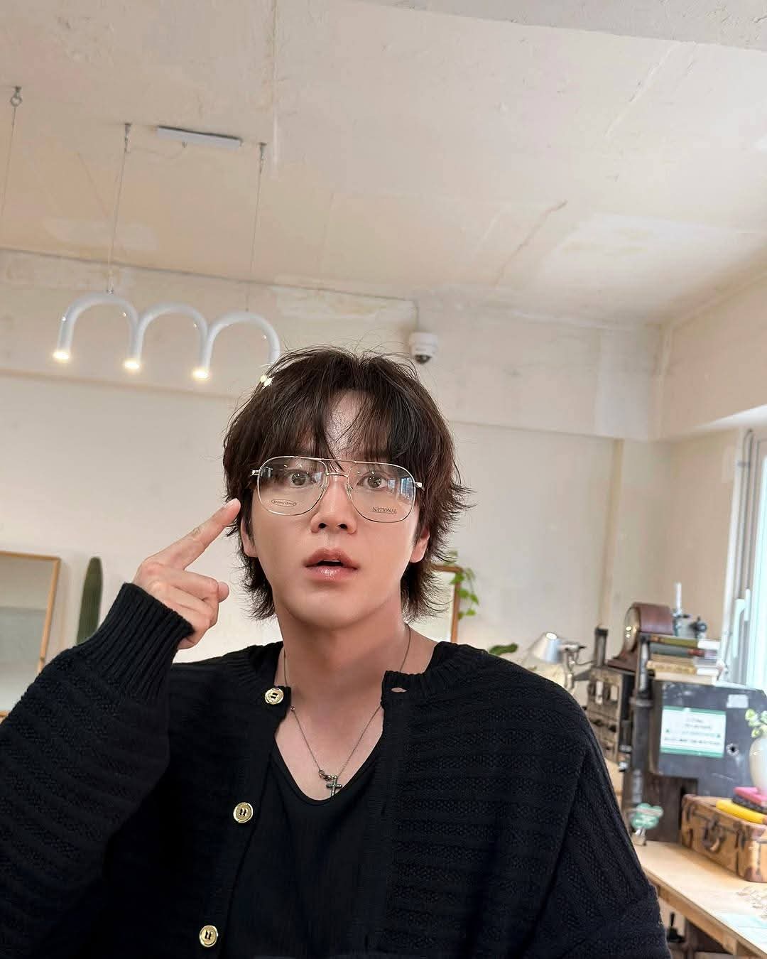 A moment captured by a fan of Jang Geunsuk