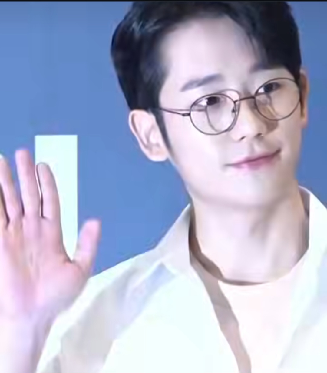 Latest photo of Jung Haein